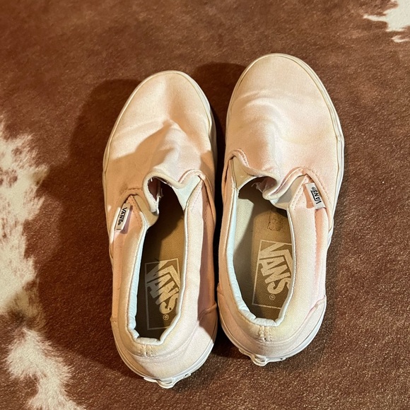 Light pink Vans 
men's size 5 women's 6.5
Some wear no major flaws - Picture 4 of 9